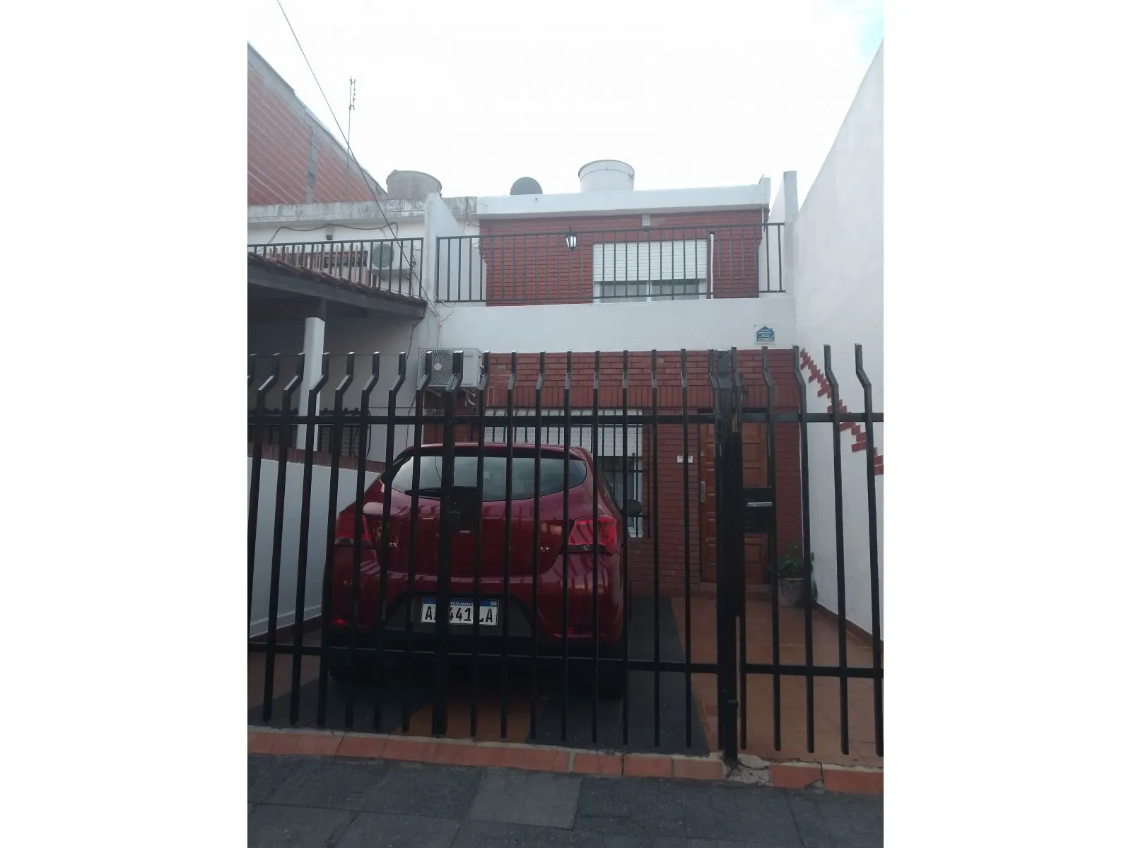 Venta Duplex 3 ambientes con entrada de auto y patio en La Tablada