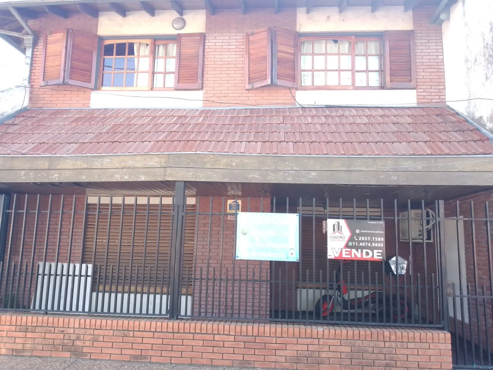 Venta Casa 3 ambientes con pileta y cocheras + Departamento 2 ambientes en San J...