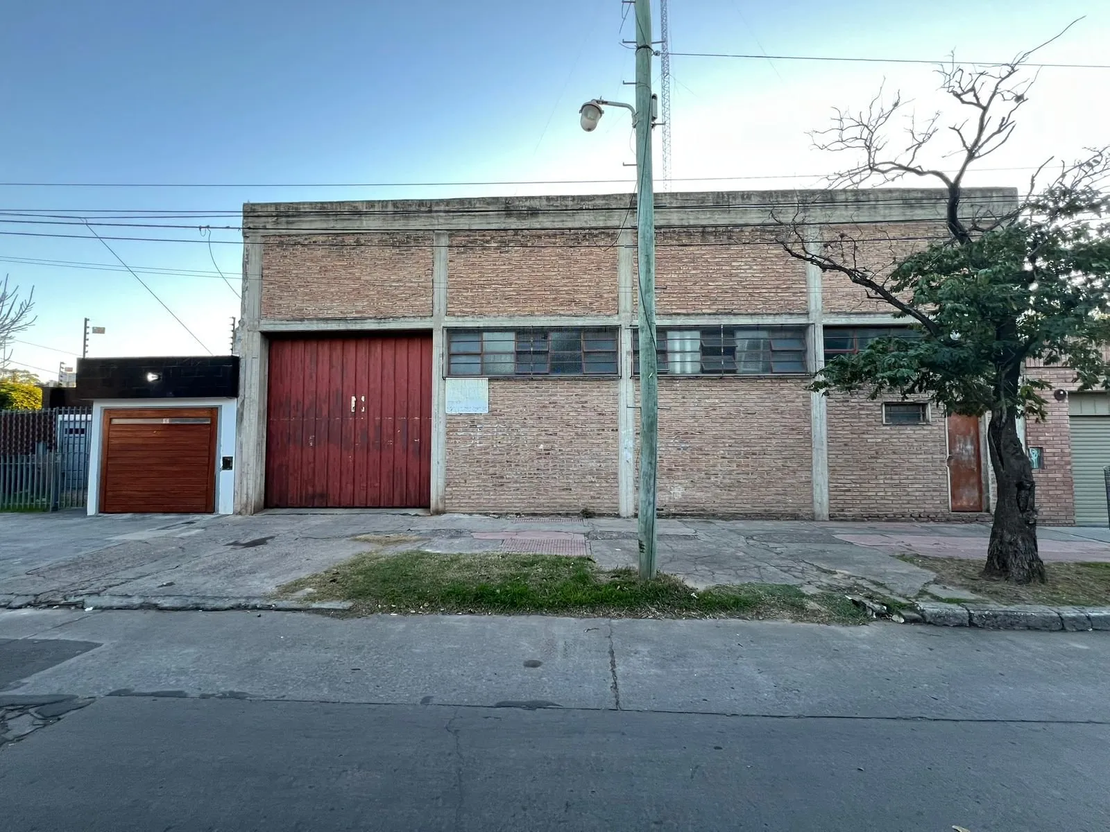 En venta Locales y cocheras en block GRAN RENTABILIDAD