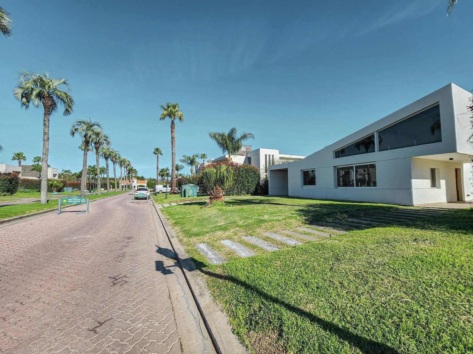 Av. Fuerza Aerea 4204 Miraflores Funes Hills - VENTA Casa 3 Dormitorios Con Coch...
