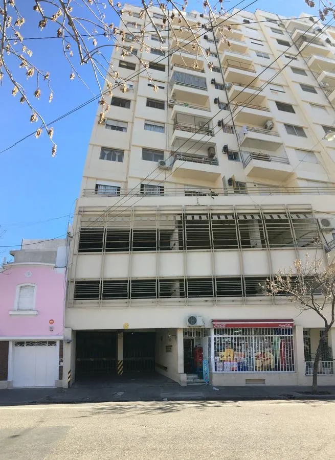 Corrientes 1774  01 31 - VENTA Cochera