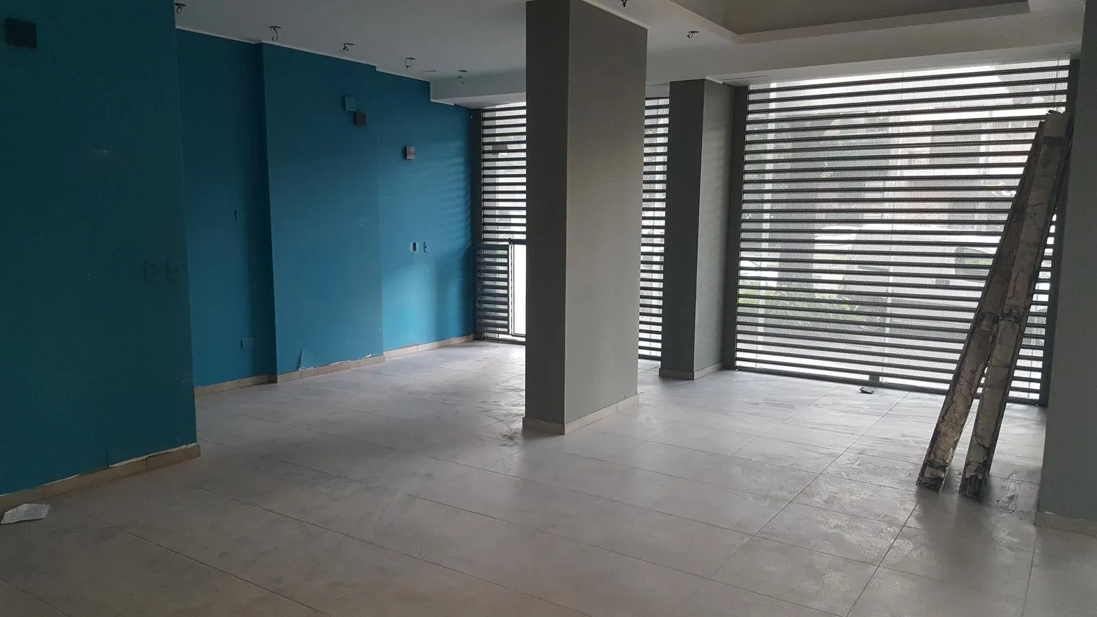 Av. Francia 892  PB - VENTA Local