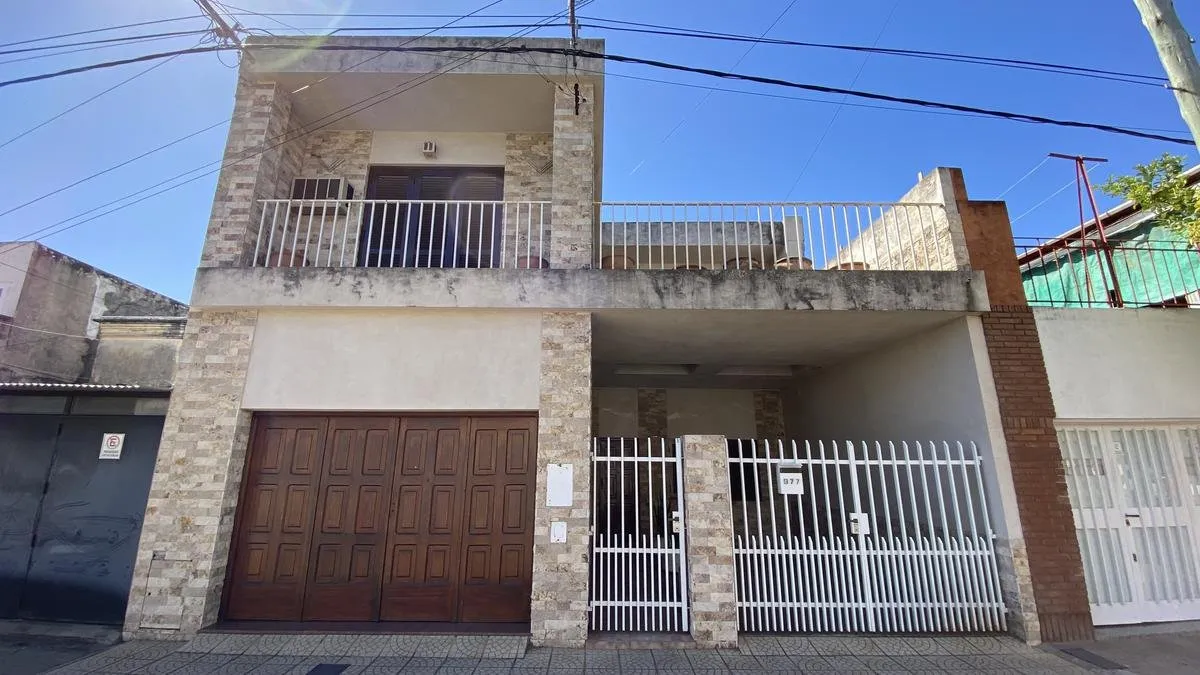 Barra 977 - VENTA Casa 4 Dormitorios con Cochera Doble