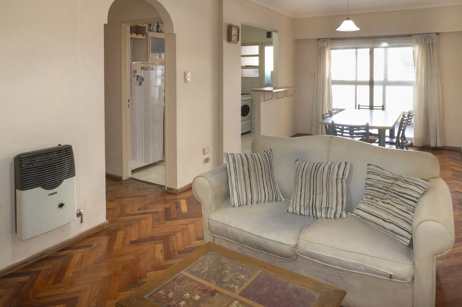 VENTA, Departamento 2 dormitiorios con cochera. En el Centro