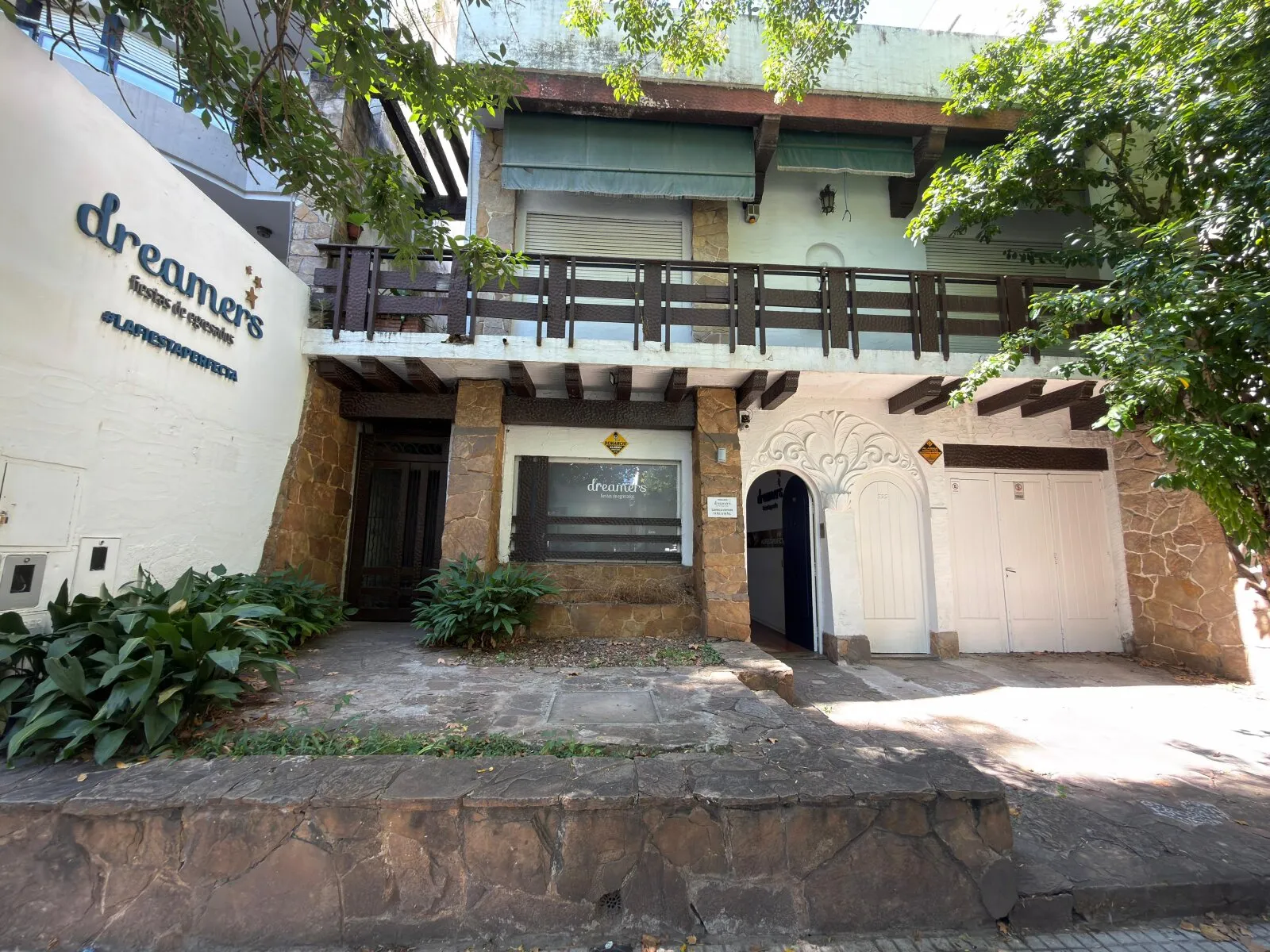 CASA DE PASILLO SOBRE BV. OROÑO, A METROS DE SANTA FE.