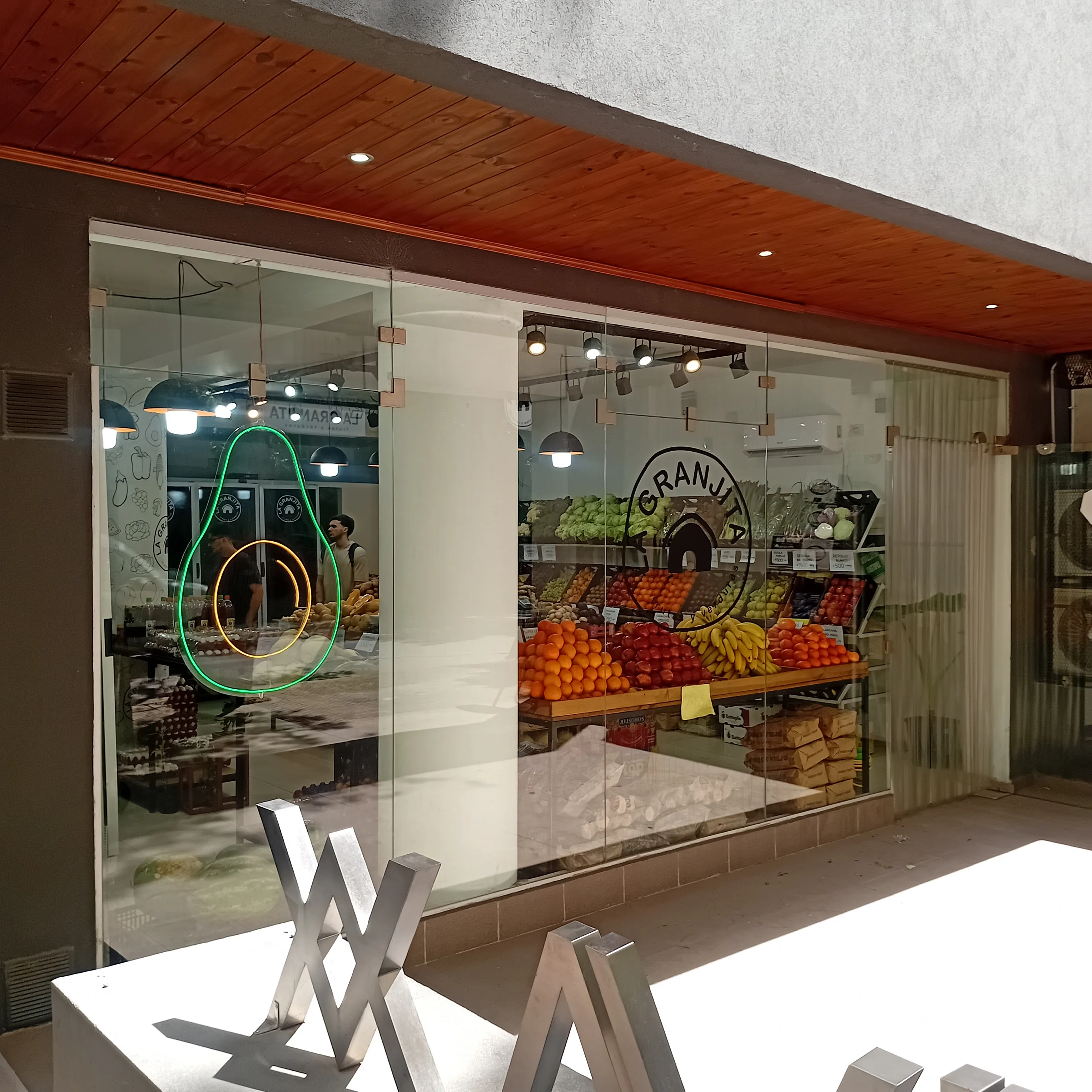 Nva Cba- Excelente local en planta libre con Renta