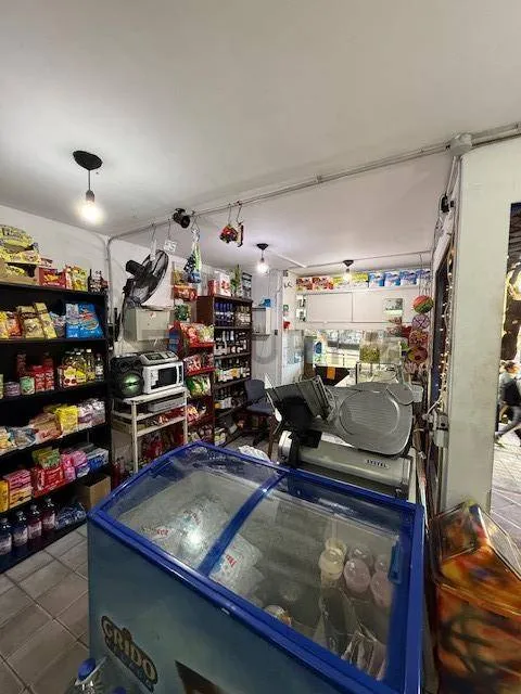 VENTA FONDO DE COMERCIO (KIOSCO) GUEMES, FRENTE A COLEGIO!