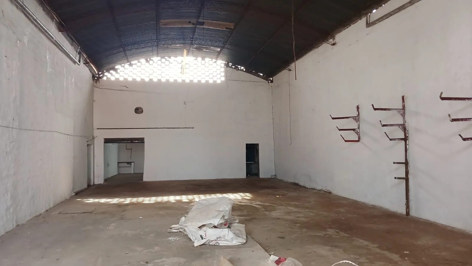 VENDO 2 GALPONES 660 MTS 2  BARRIO PUEYRREDON