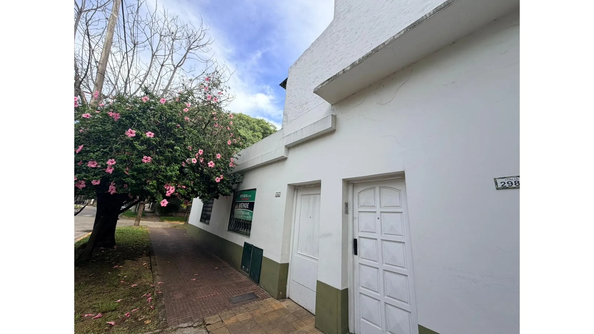 Casa ideal para inversores con excelente ubicacion. esquina