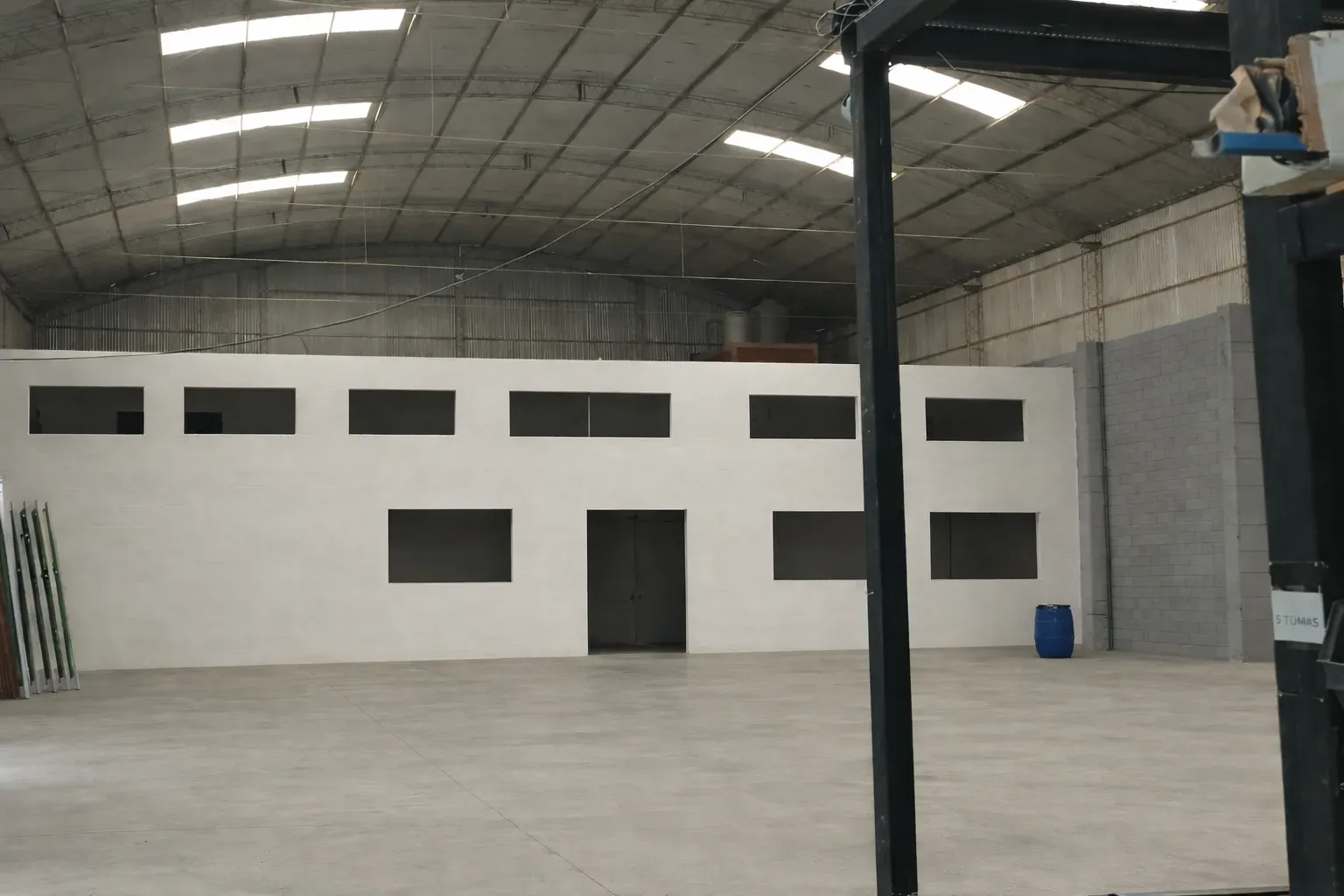 GALPÓN INDUSTRIAL EN VENTA – PARQUE INDUSTRIAL VILLA ESQUIÚ