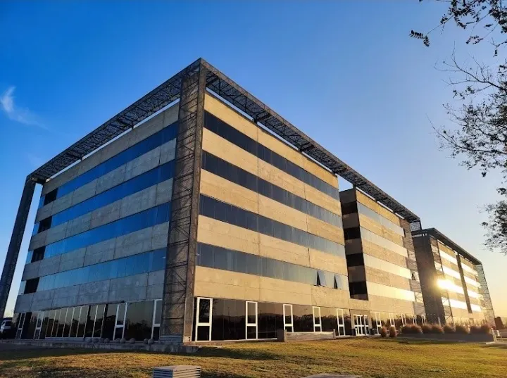 AEROPUERTO PARQUE EMPRESARIAL (PEA)  230m2 PLANTA LIBRE