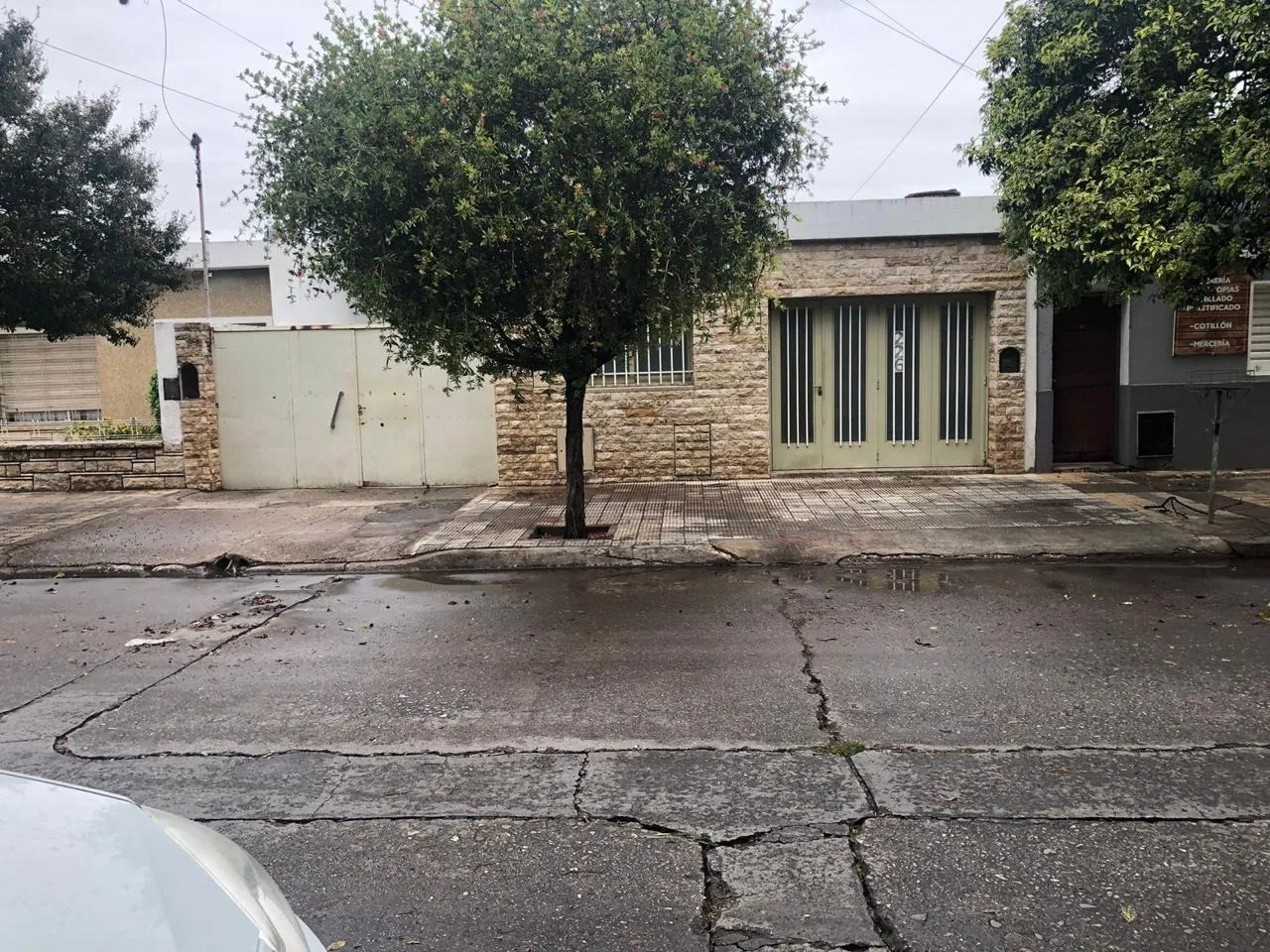 VENTA CASA Y GALPON JULIAN DE CORTAZAR 200 GRAL BUSTOS GRAN OPORTUNIDAD P/ NEGOC