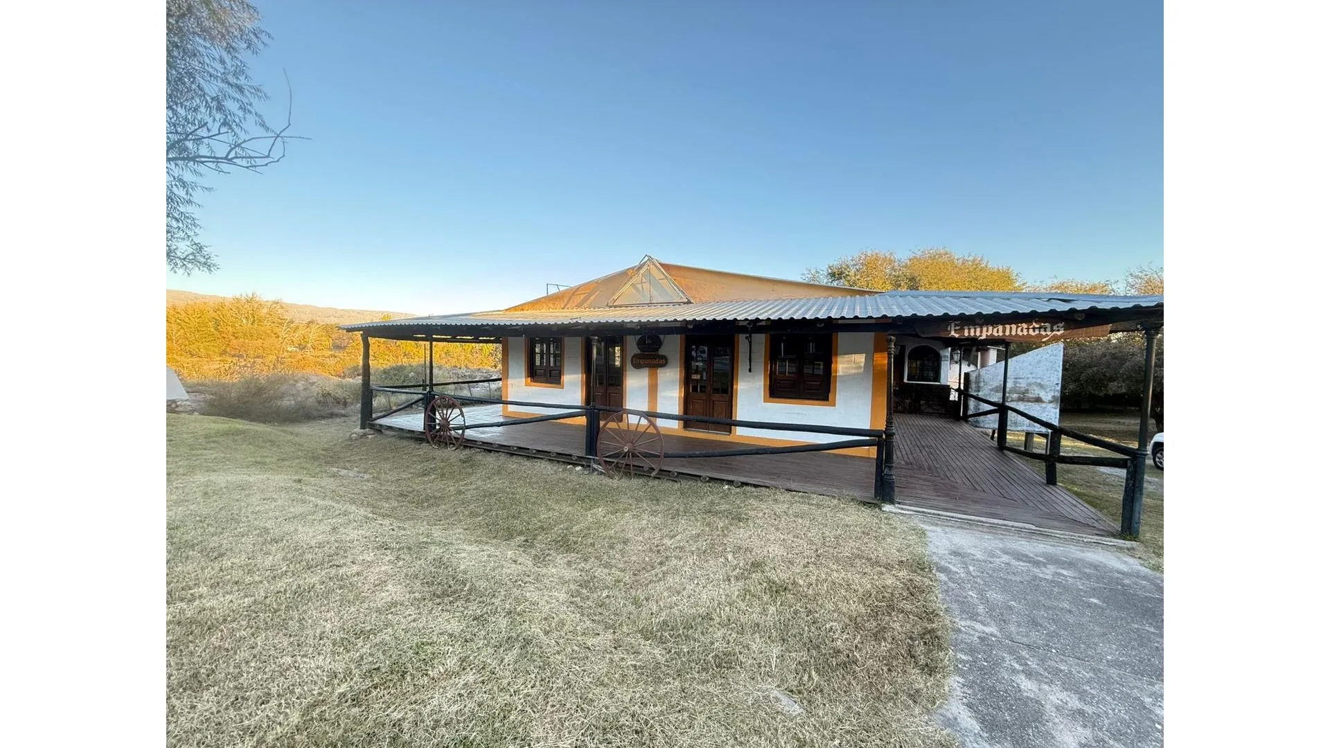 Cabañas, más pizzería/restaurante/dos oficinas