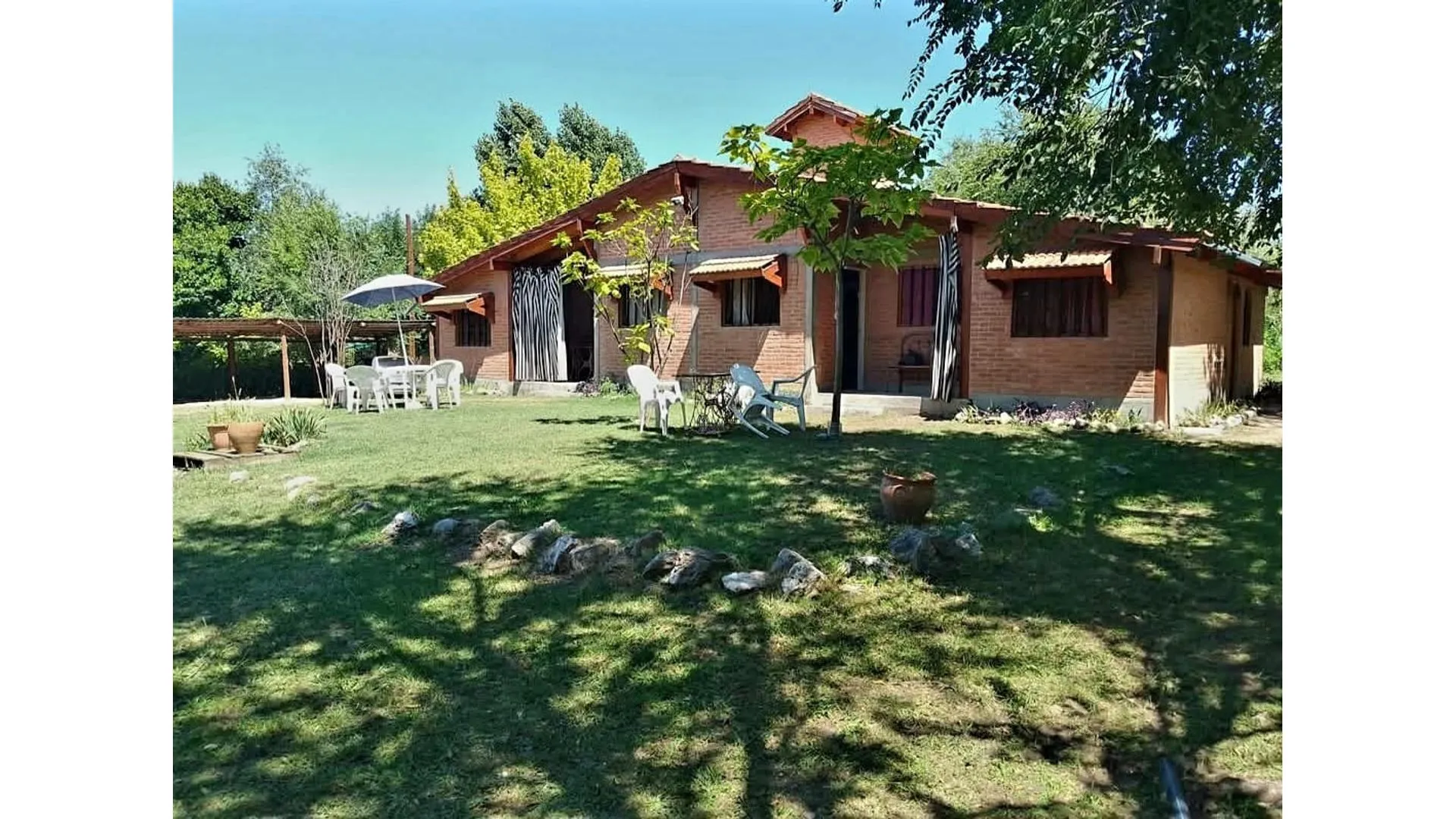 Cuatro cabañas, más piscina. Con escritura.