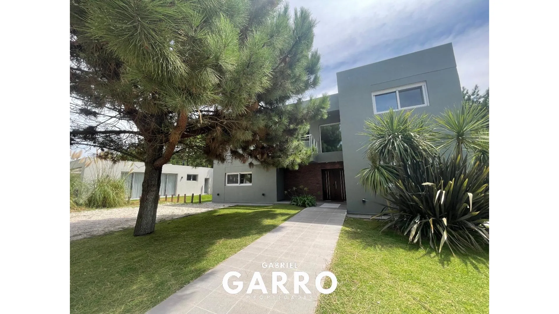 Hermosa Casa en venta - Costa Esmeralda Barrio Privado.