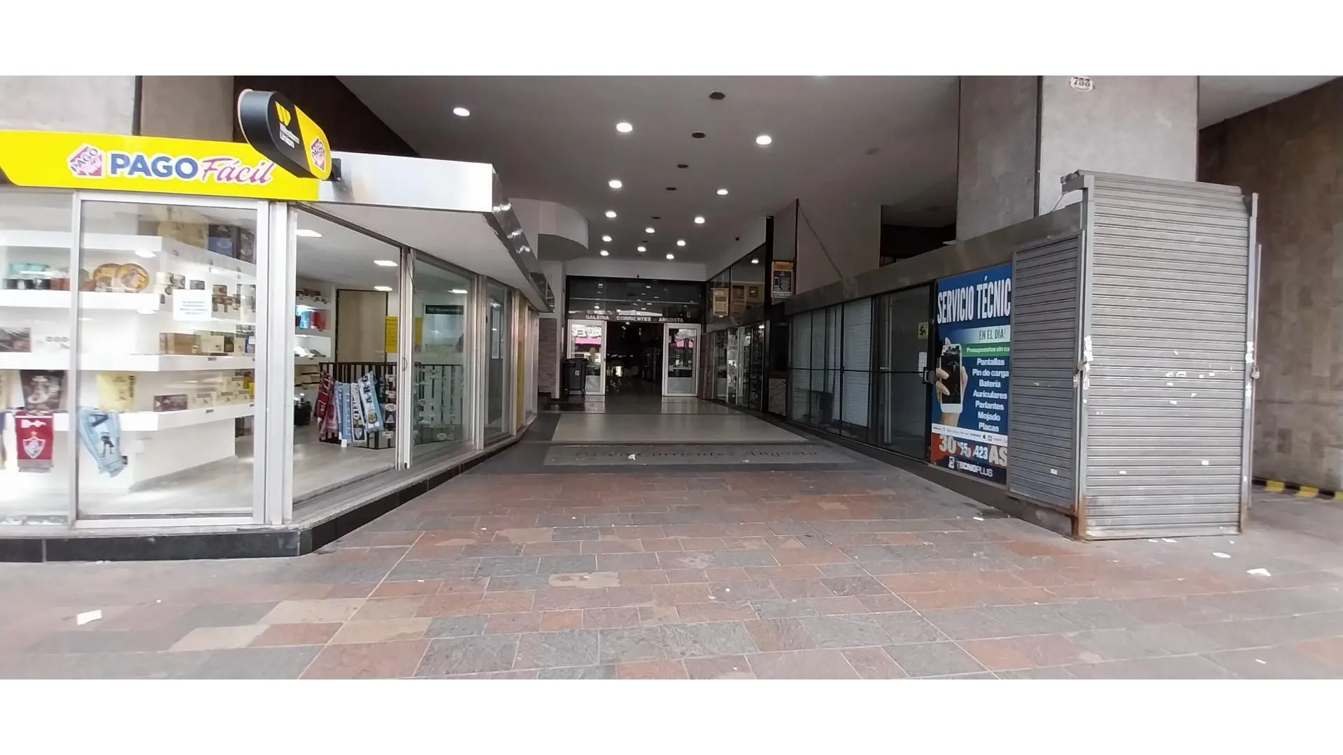 LOCAL EN GALERIA "CORRIENTES ANGOSTA"
