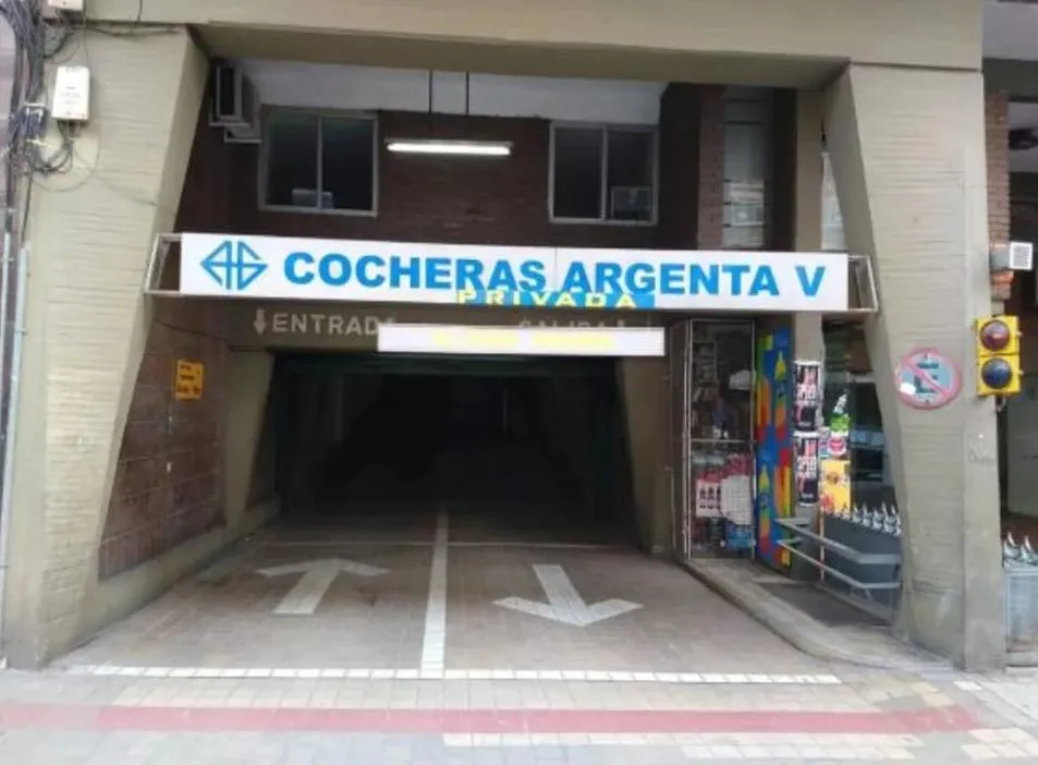 Cochera Bv. Chacabuco 152 (Edif. Argenta)