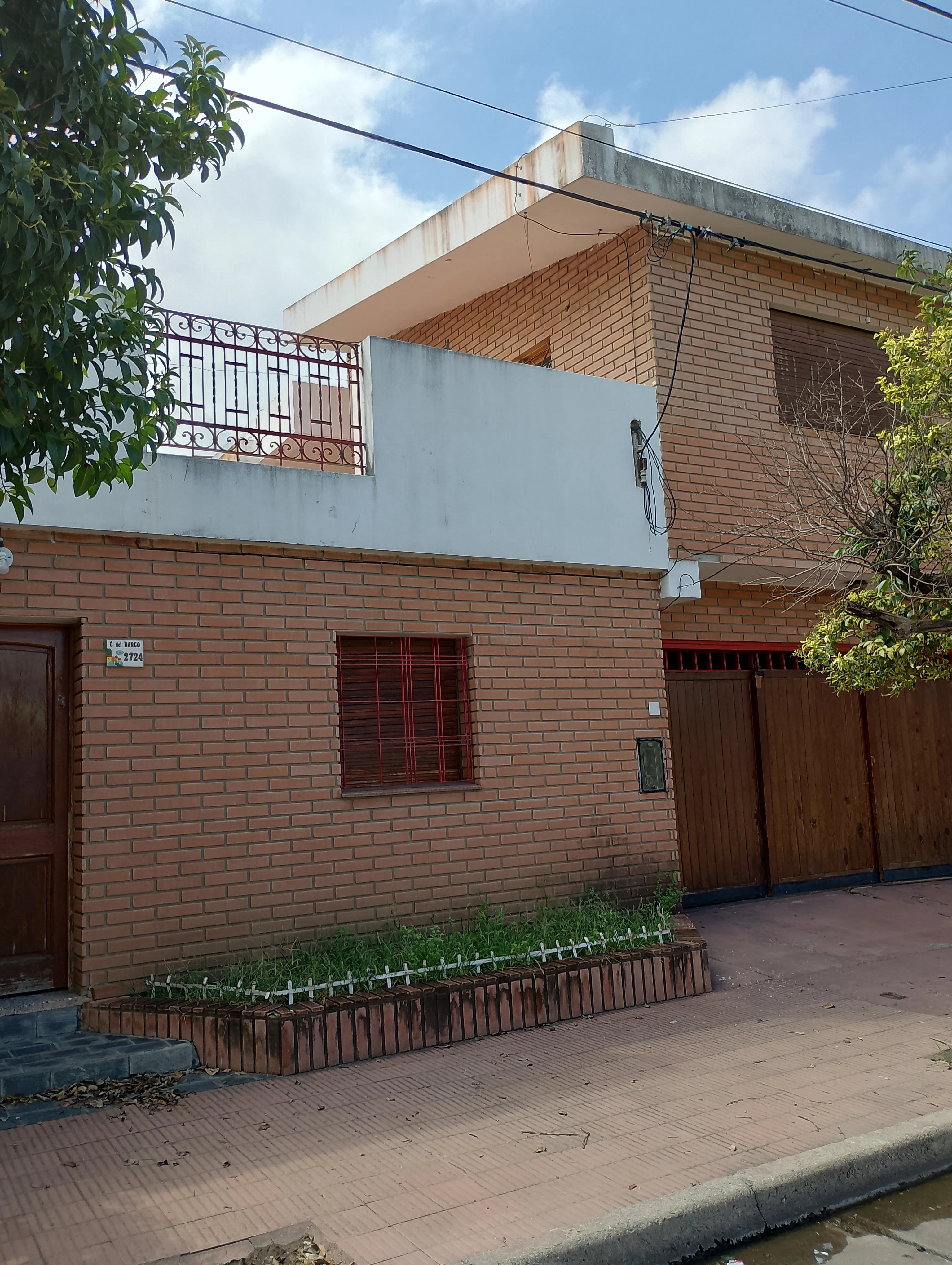 OPORTUNIDAD!!!! HERMOSA CASA Y DEPARTAMENTO ZONA SHOPING VILLA CABRERA