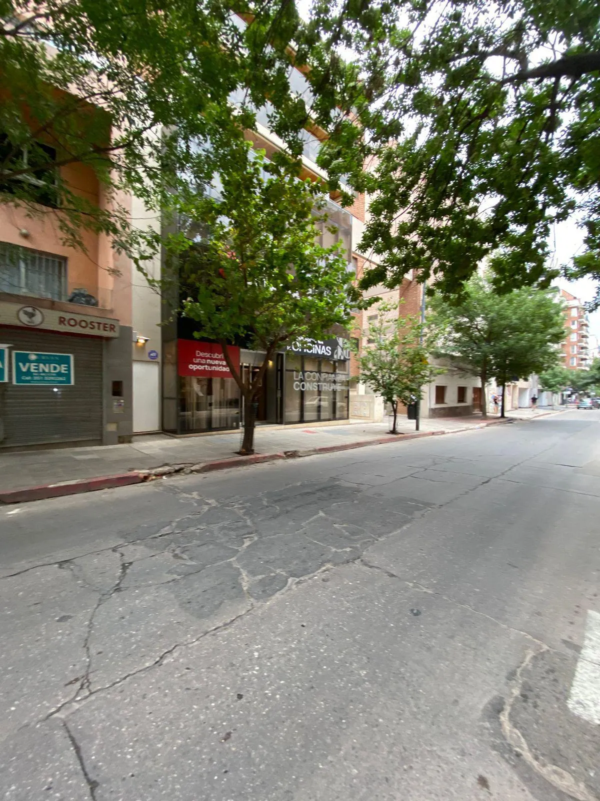 VENDO LOCAL COMERCIAL DE DOS NIVELES EN PLENO EPCENTRO DE NUEVA CORDOBA