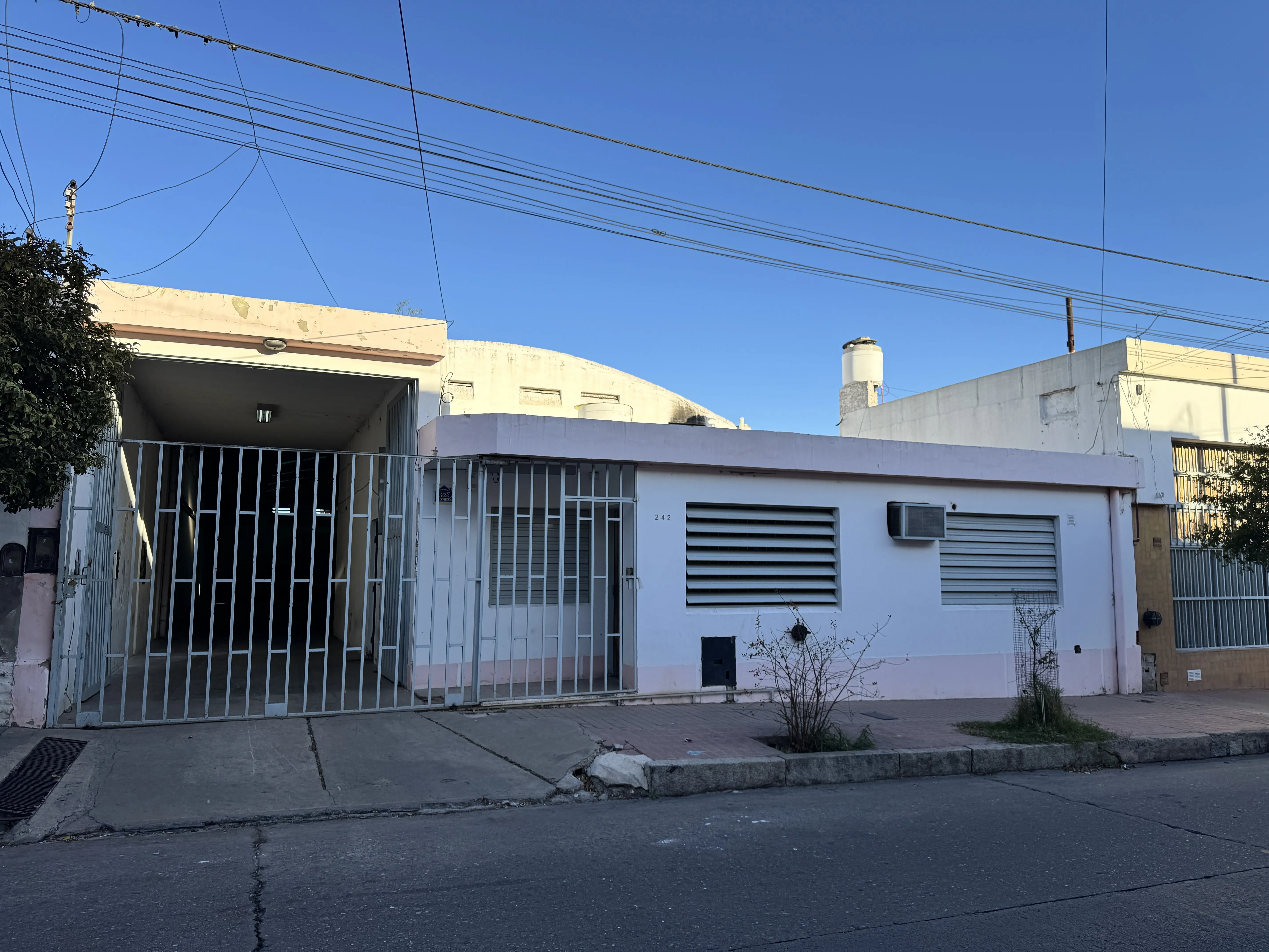Oportunidad - Galpon 500 m² + Oficinas en B San Martin - a m de Castro Barros