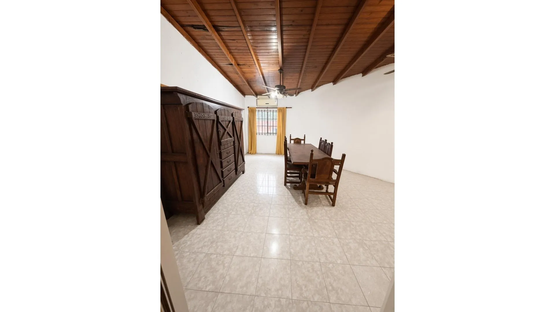 DEPARTAMENTO EN PRIMER PISO CON TERRAZA Y COCHERA !