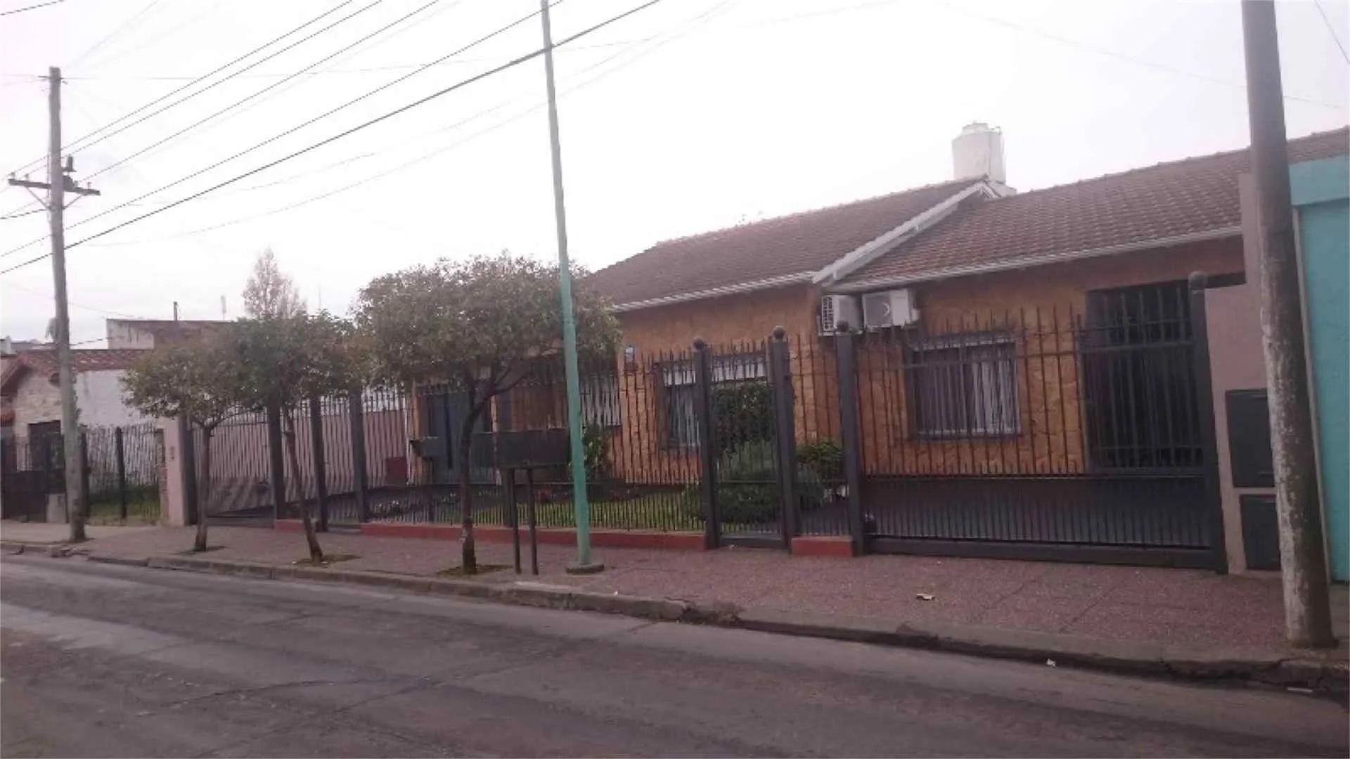 EXCELENTE PROPIEDAD EN SAN ANTONIO DE PADUA 4 AMBIENTES