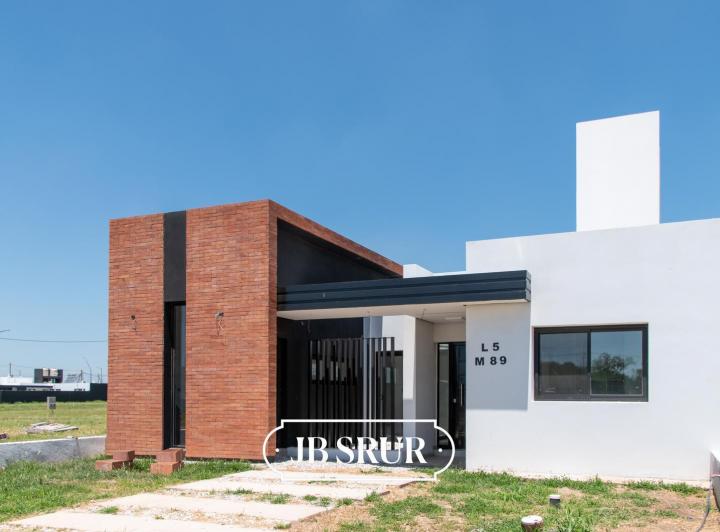 Casa · 110m² · 5 Ambientes · 2 Cocheras