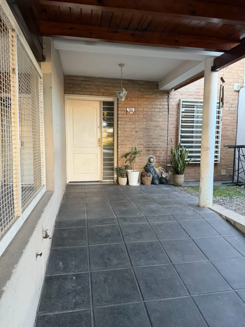 APTO CRÉDITO CON PLANOS DUPLEX EN EXCELENTE ESTADO, CON PATIO, ASADOR