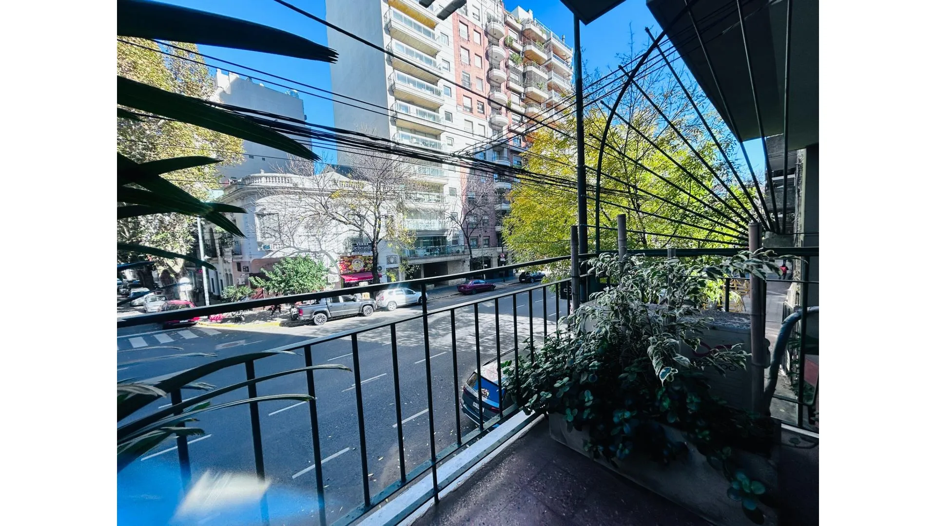 Excelente departamento sobre Juan Bautista Alberdi