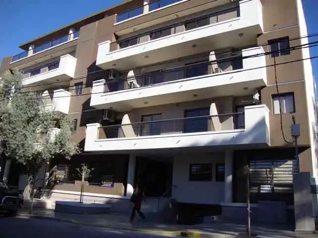 COCHERAS CÉNTRICAS, VENTA CARLOS PAZ, UBICADAS EN SUBSUELO DE EDIFICIO