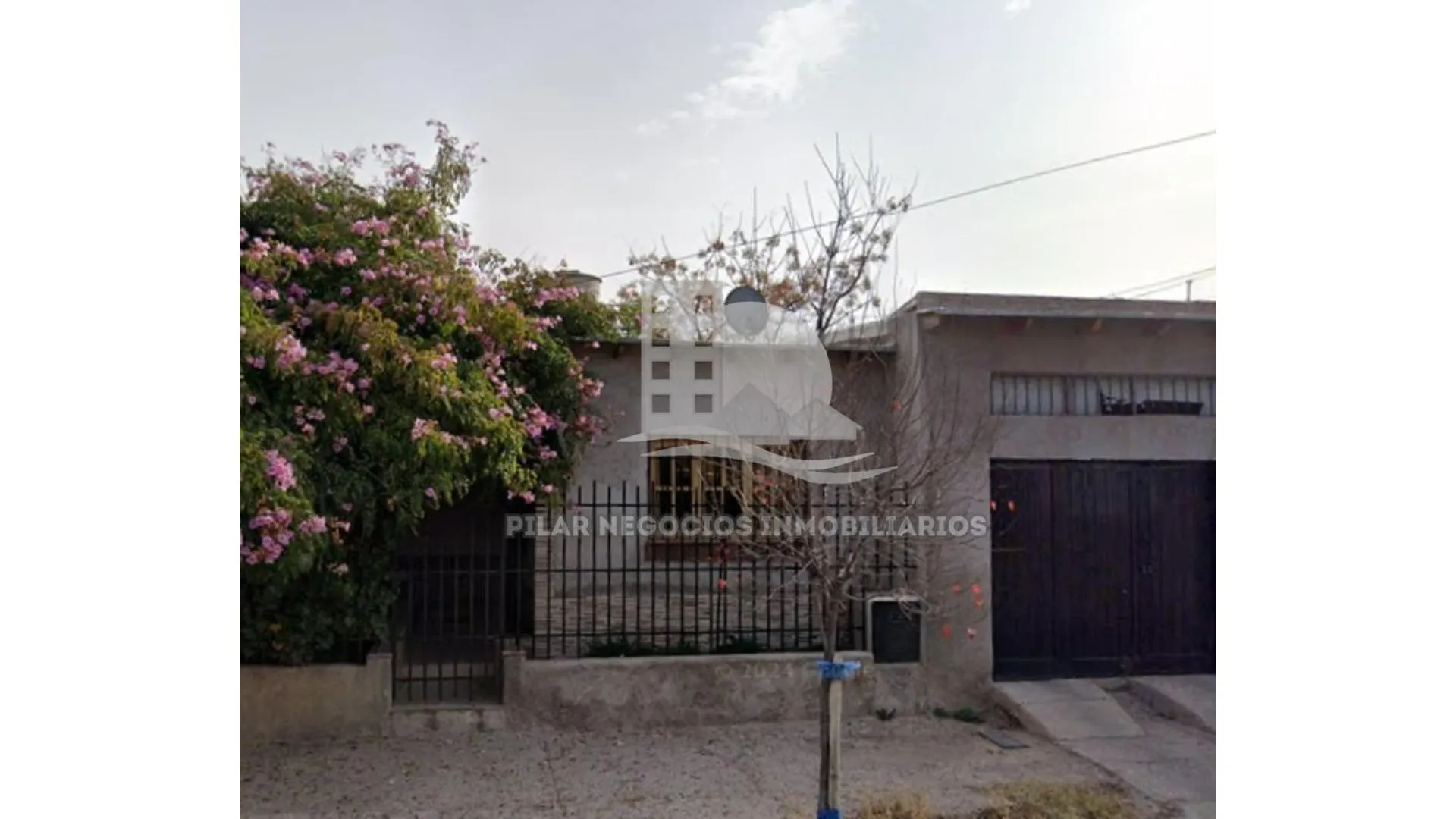 VENDO CASA CERCANA A BARRIO GRAFICO - GODOY CRUZ