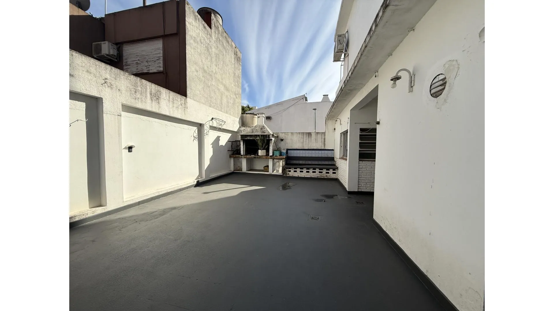 Departamento 4 ambientes en venta con patio en Olivos