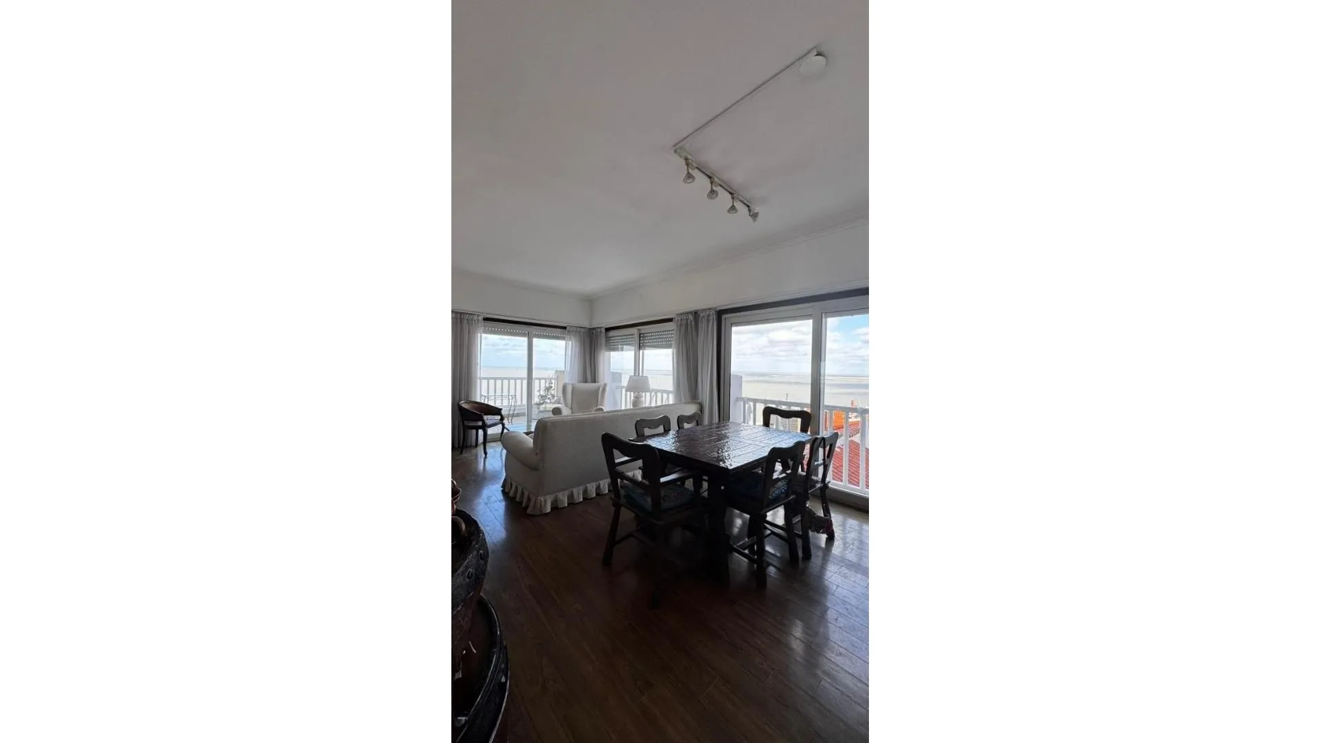 SEMIPISO 3 AMBIENTES FRENTE AL MAR • 24 MESES