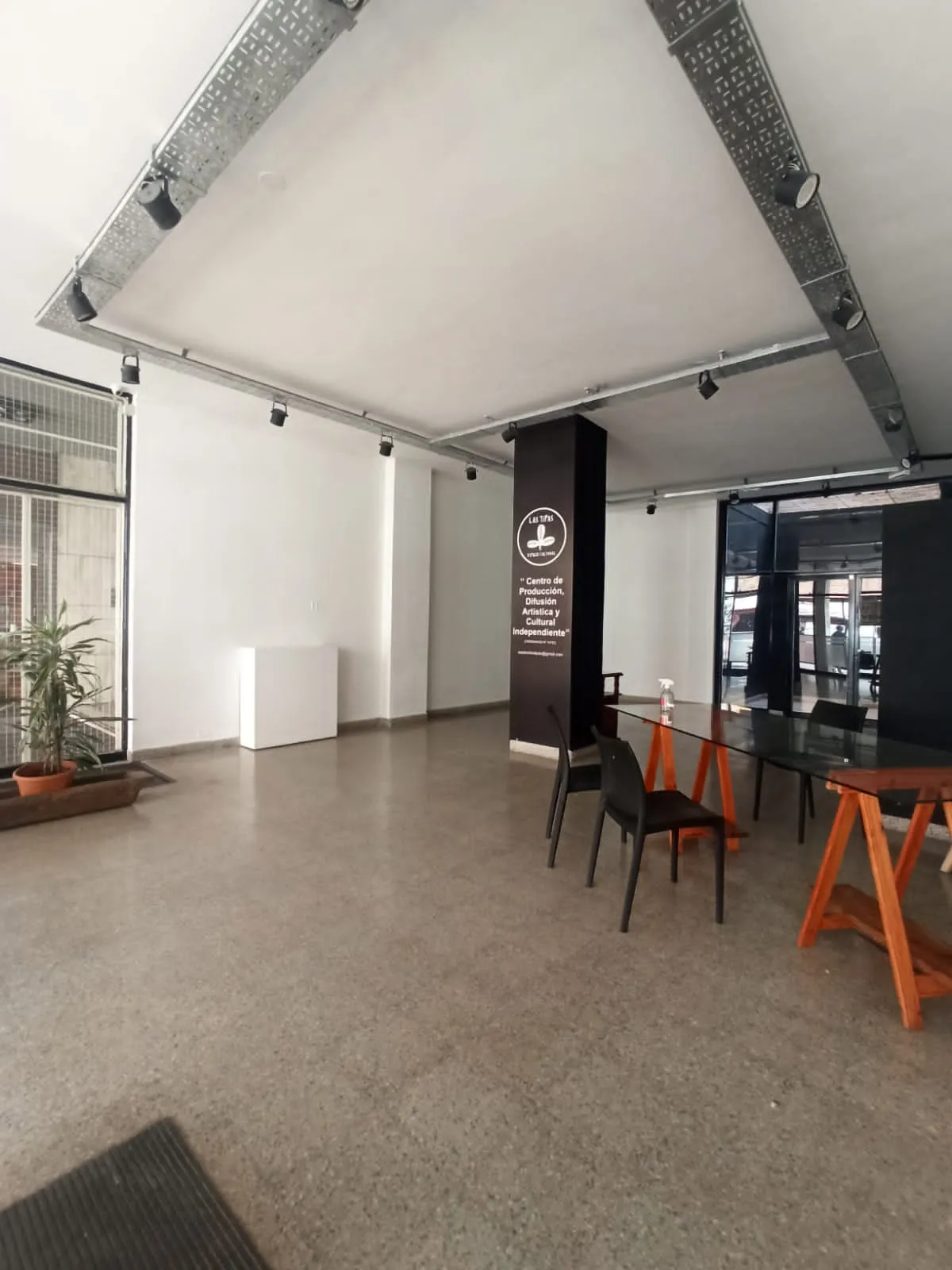 Vendo LOCAL Comercial en la calle Caseros