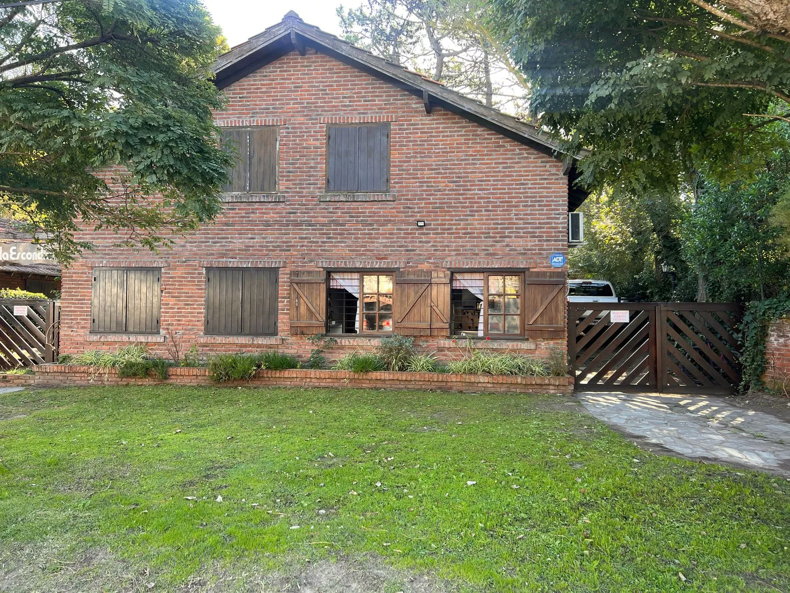 Hermoso Ph, En La Zona Centro De Villa Gesell, Villa Escondida