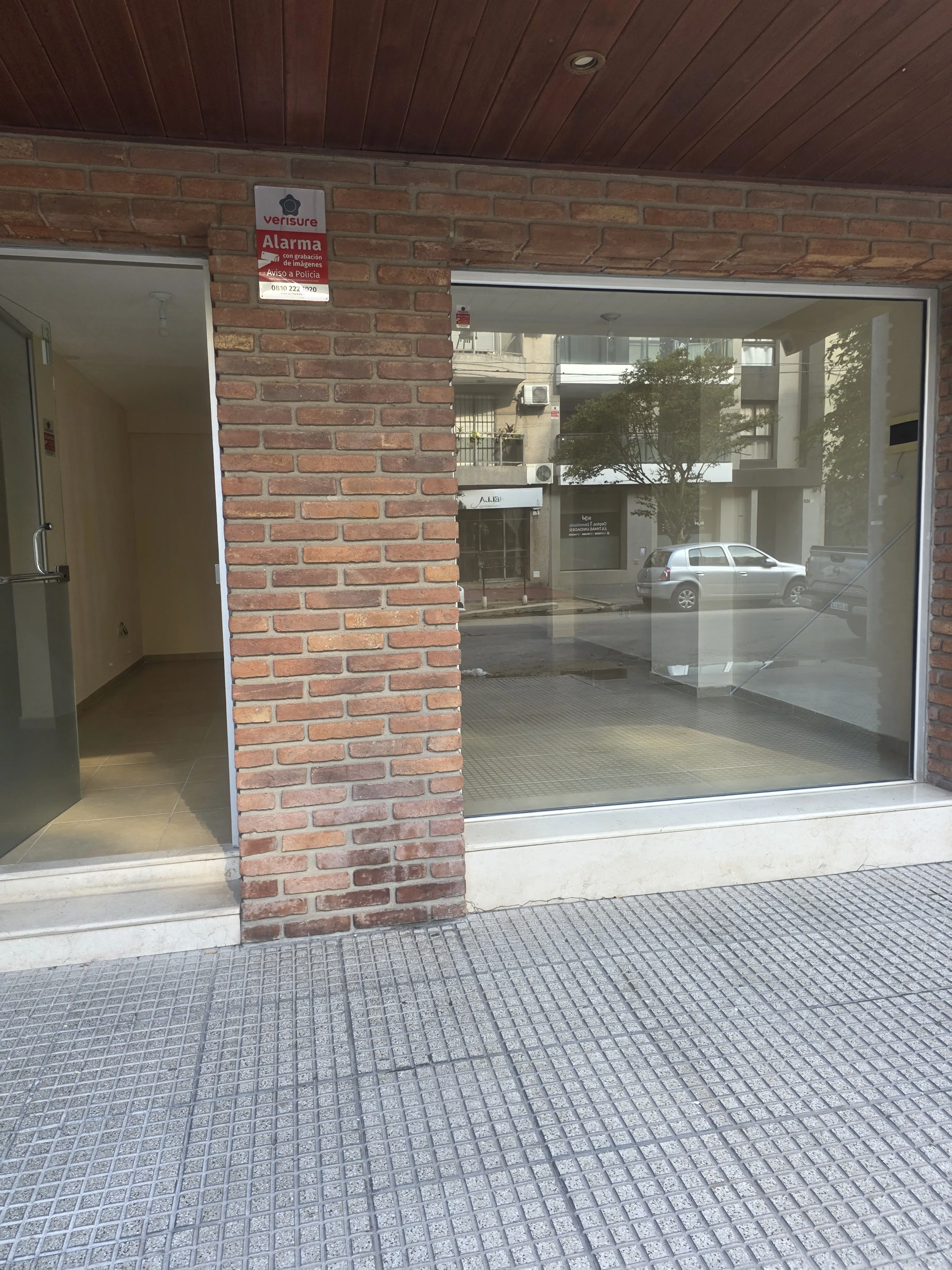 VENTA DE LOCAL DE BARRIO GENERAL PAZ - EN EDIFICIO