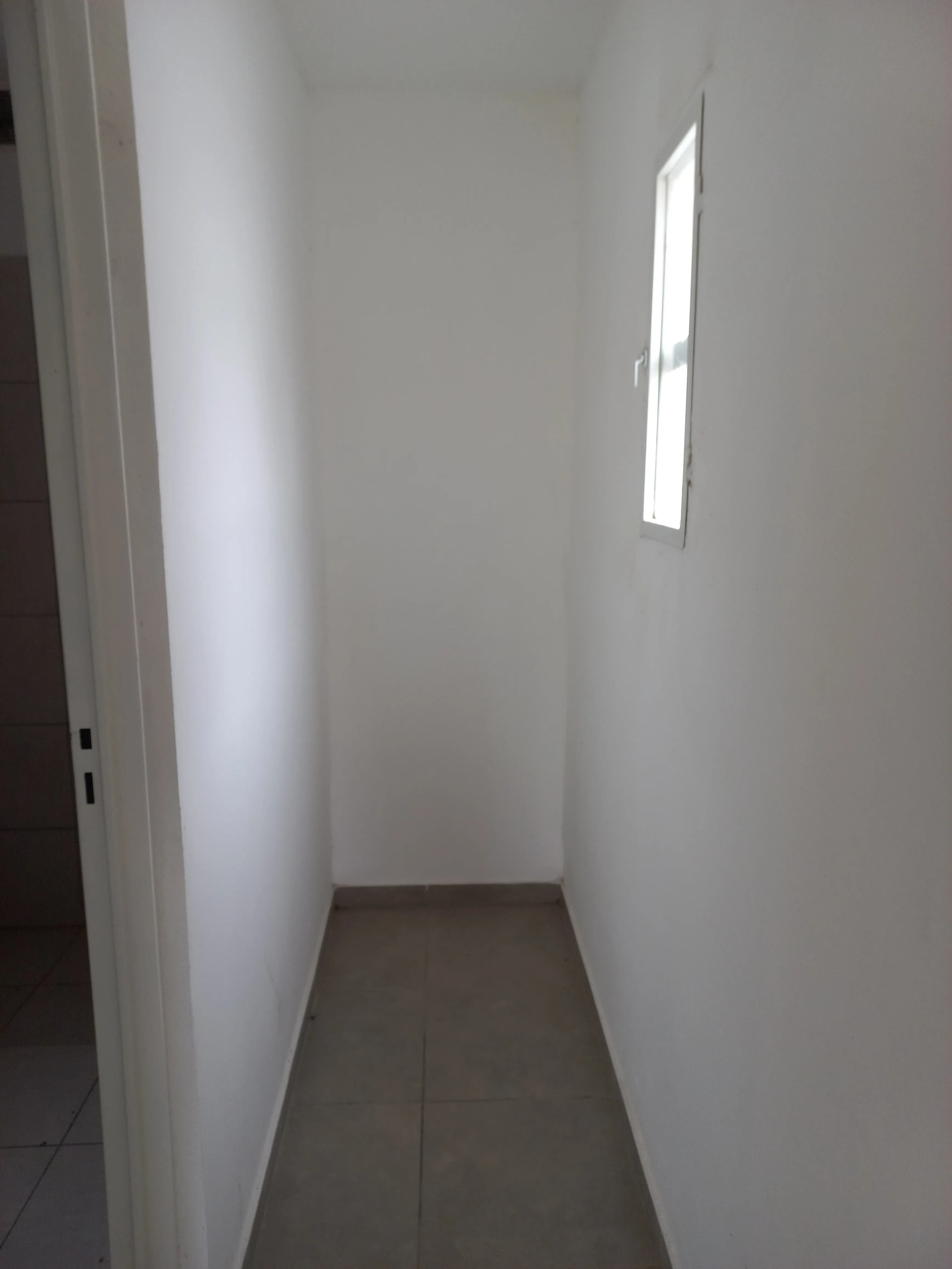 Martinoli 7500, Argüello / La Salle.  Oficina z Carrefour Heriberto Martinez
