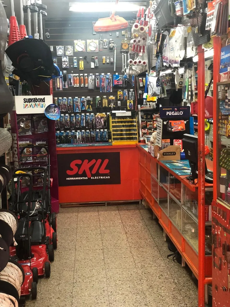 VENDO EXCELENTE  LOCAL EN CALLE RIVADAVIA AL 300