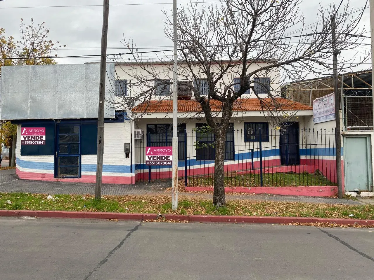 Imperdible Galpón + Dos Locales En Esquina Comercial