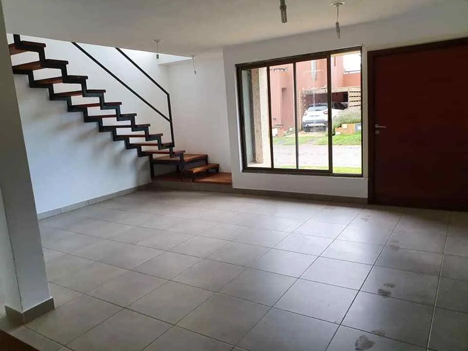 Duplex 3 dpormitorios  Campo de vuelo