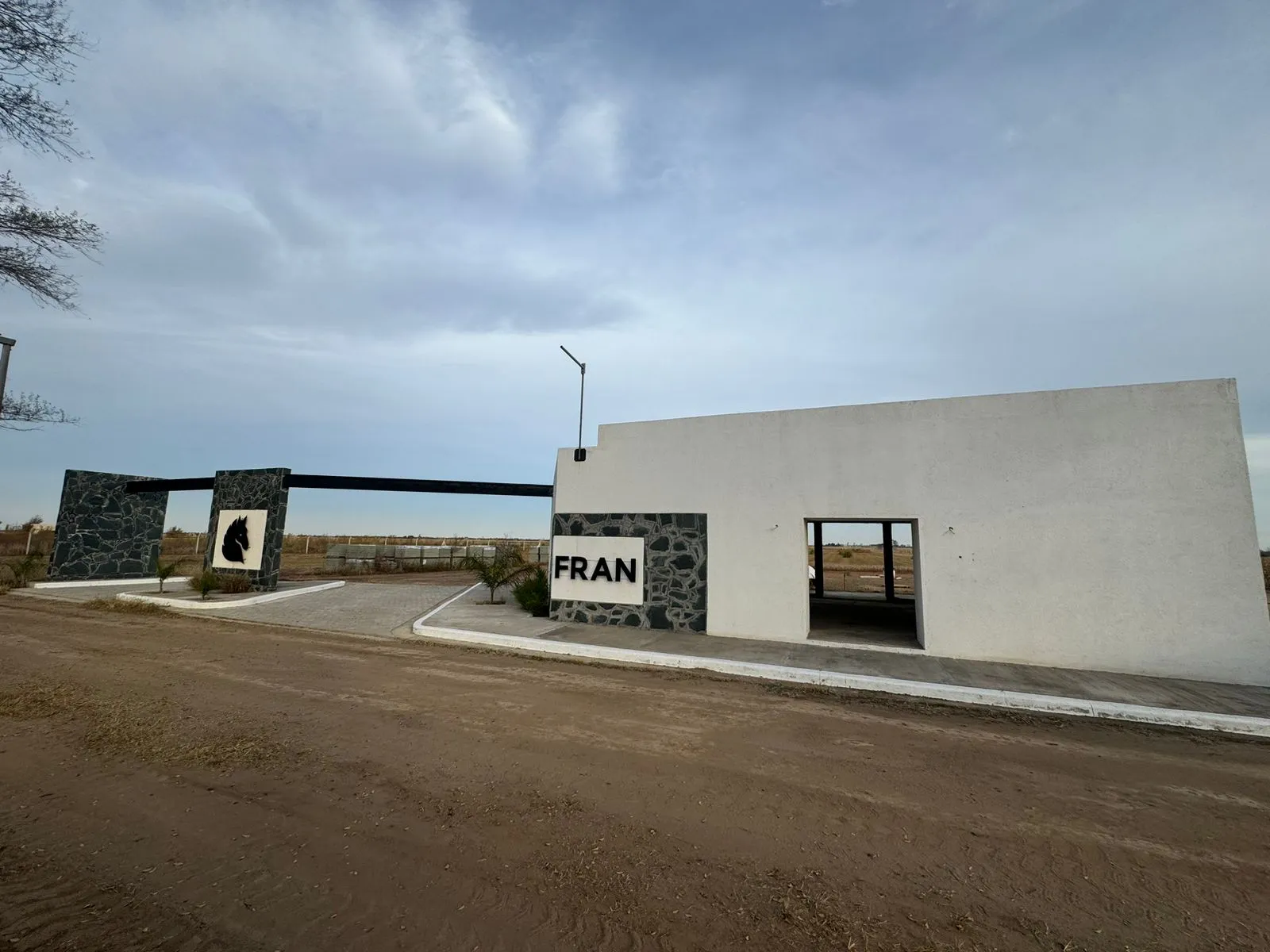 VENTA DIRECTA DE LOTES EN B° CERRADO LA FRAN, RÍO 3°– SIN COMISIÓN