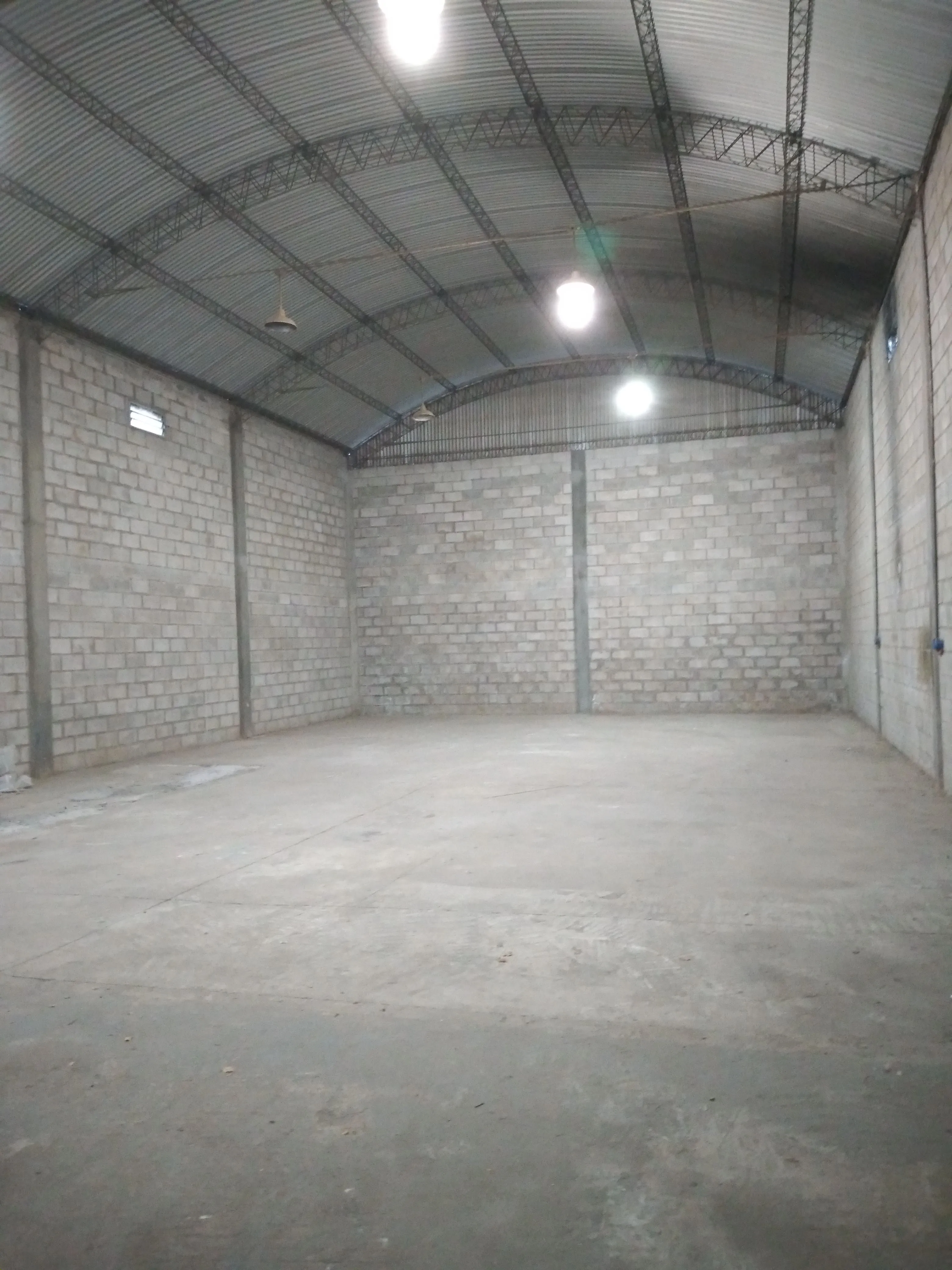 OPORTUNIDAD Venta Galpón y Local Comercial