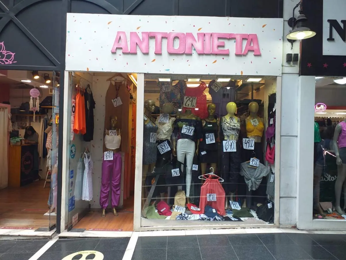 VENDO LOCAL COMERCIAL- EN GALERIA PLANETA