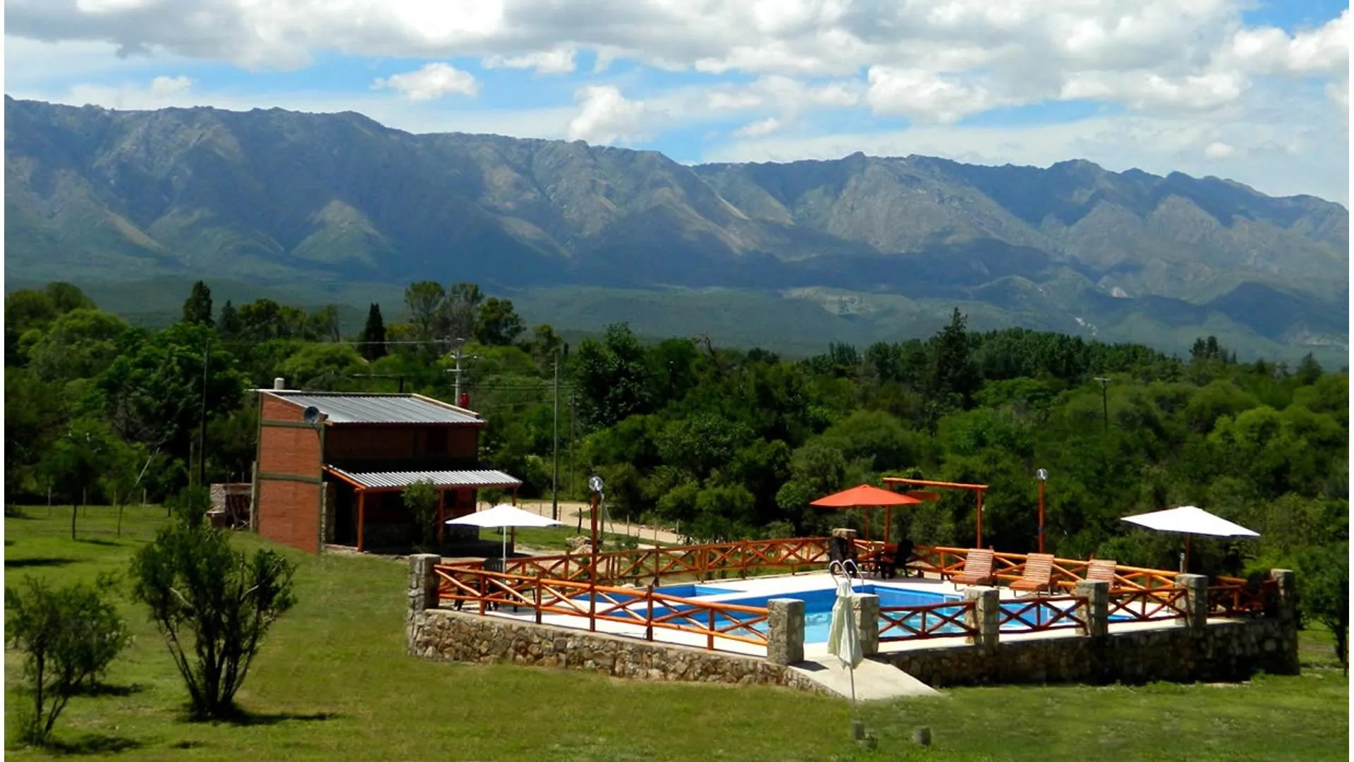 COMPLEJO DE 5 CABAÑAS EN NONO