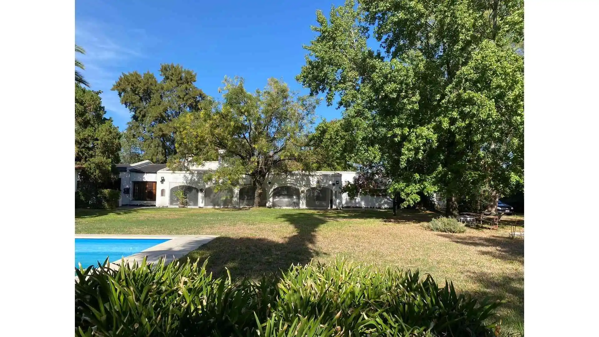 CASA QUINTA CON EXCELENTE JARDIN! 3300mts lote, ARBOLES!