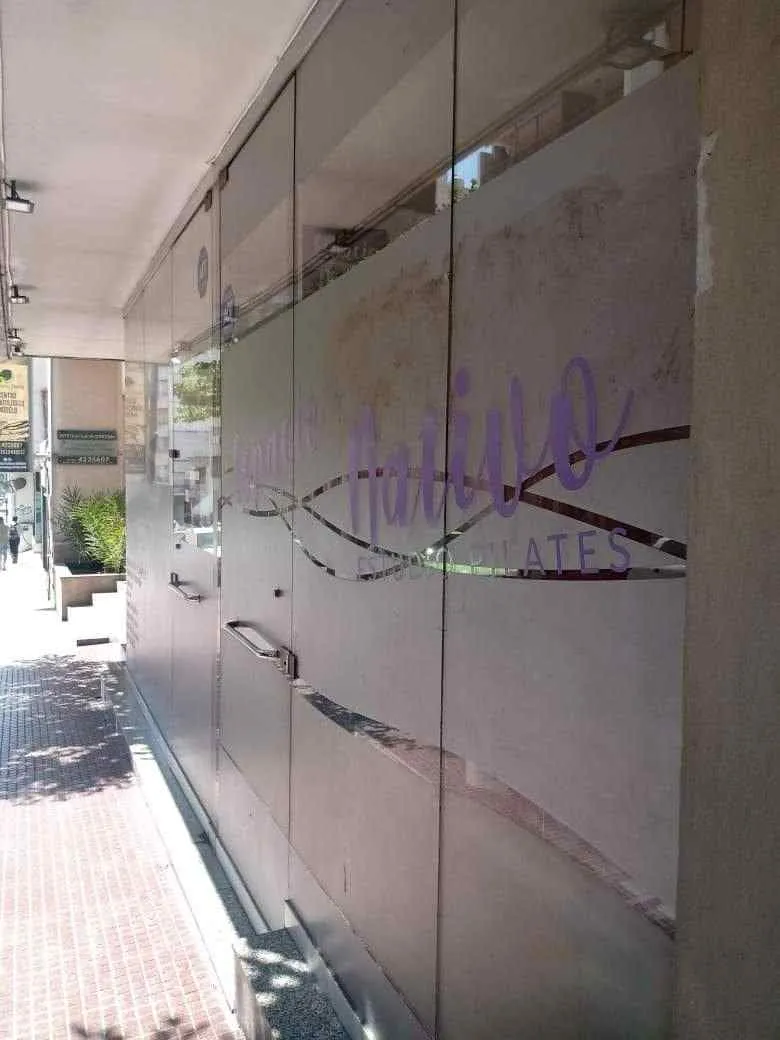 LOCAL COMERCIAL  120 MT2 AMPLIA VIDRIERA  PARANA  ESQ ILLIA  ZONA NVA CBA