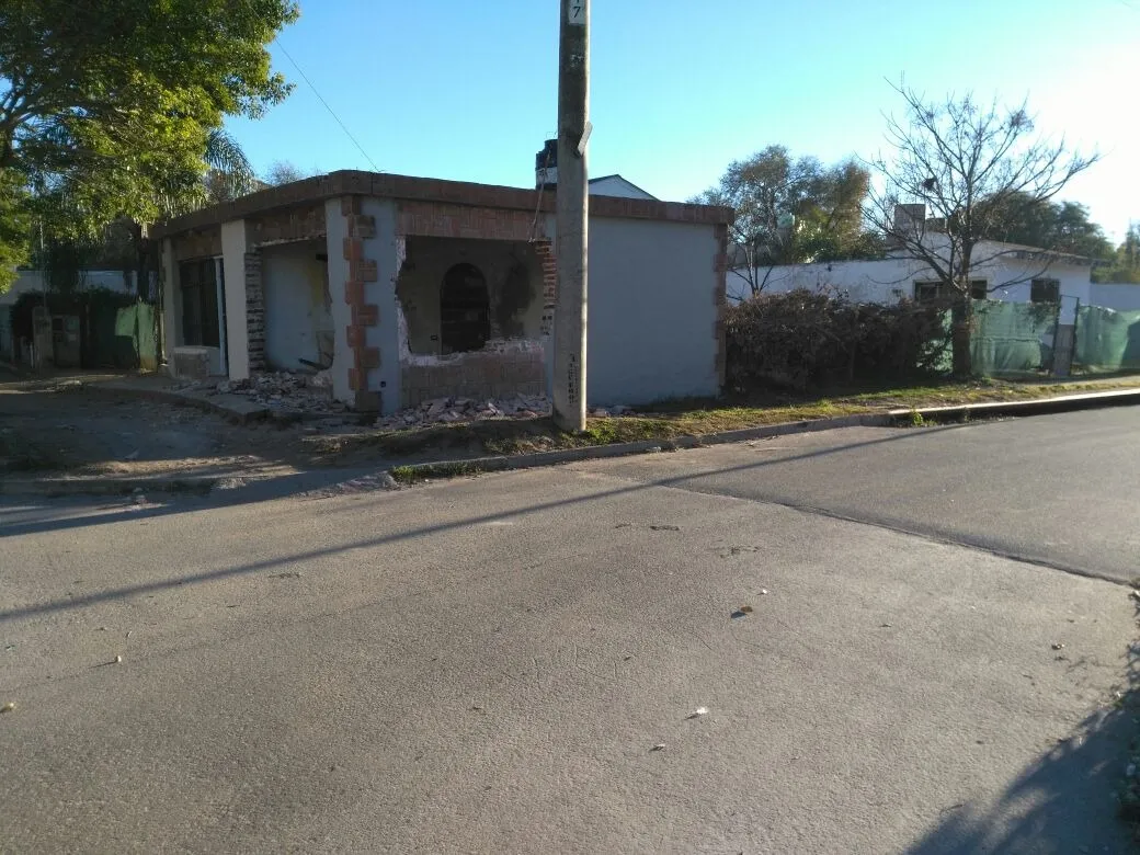 Vendo Lote esq. Av. Con casa,  611 m2, (95 %) ESCUCHO OFERTA