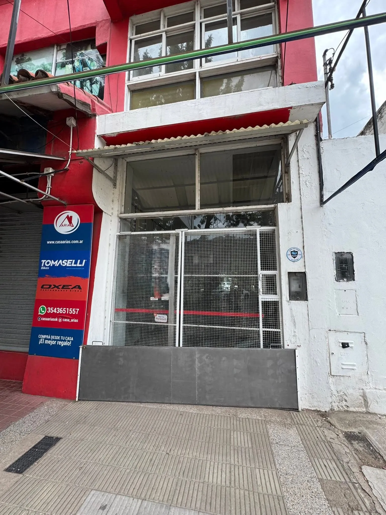 Alquilo excelente local en Unquillo sobre Av.San Martin