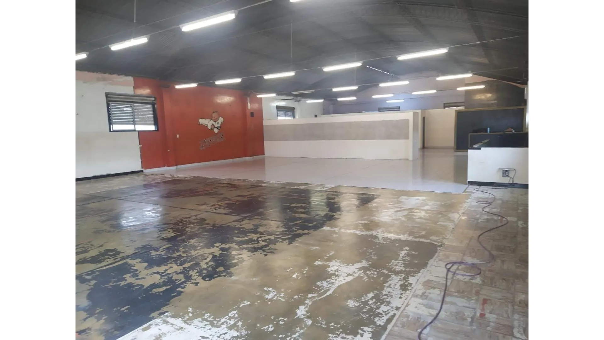 Exc Local alq 500 m2 vidriera oficinas S. del Estero 600