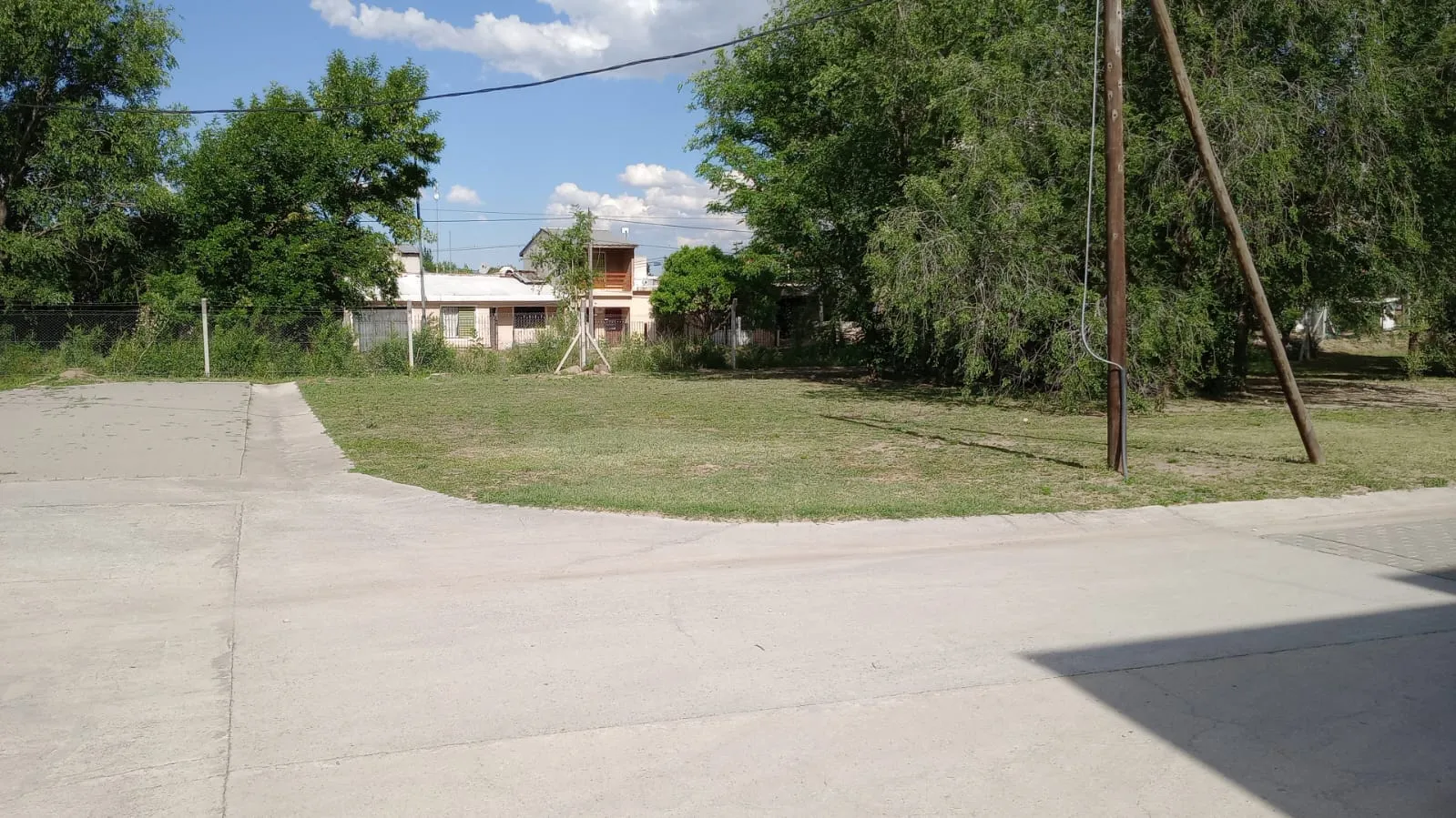 SE VENDE LOTE ESQUINA EN Acquavista APTO A DUPLEX